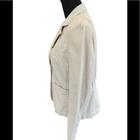 Talbots Petites Stretch tan/white striped covered button blazer, size 8. - Picture 4 of 7